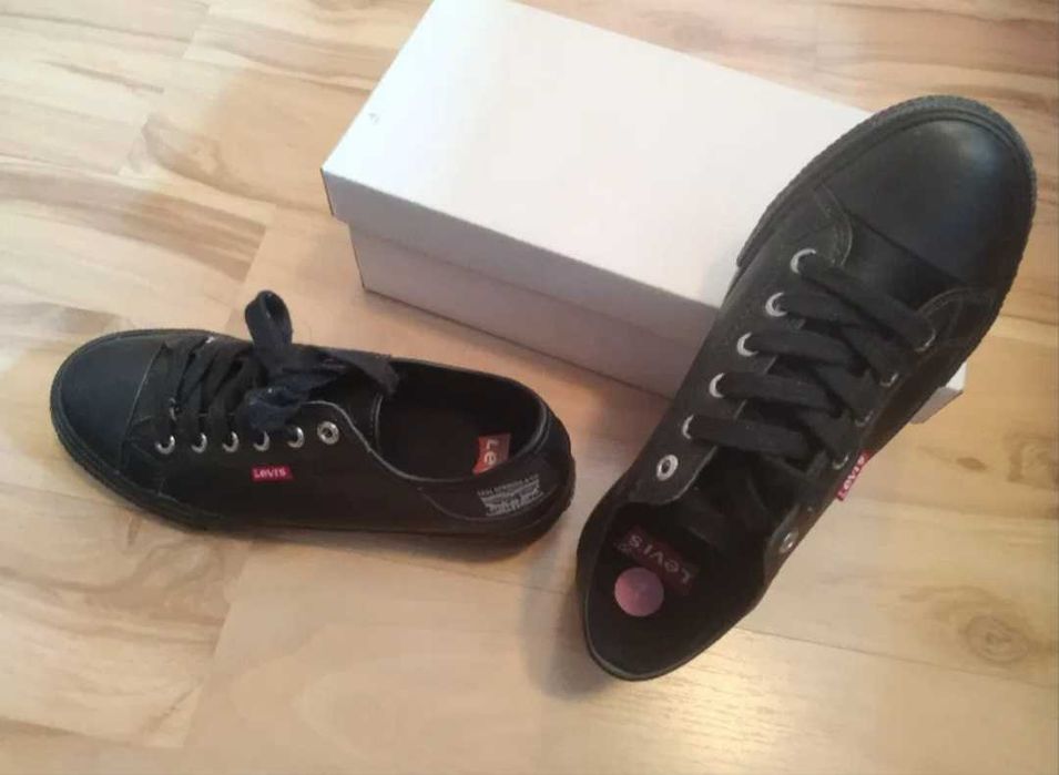 LEVIS нови оригинални 37н