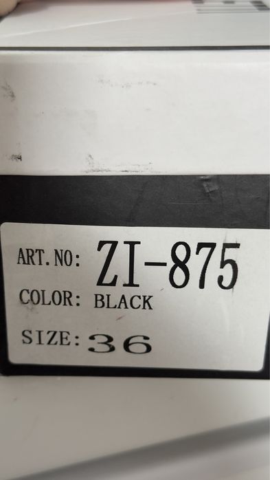 Кроссовки женские