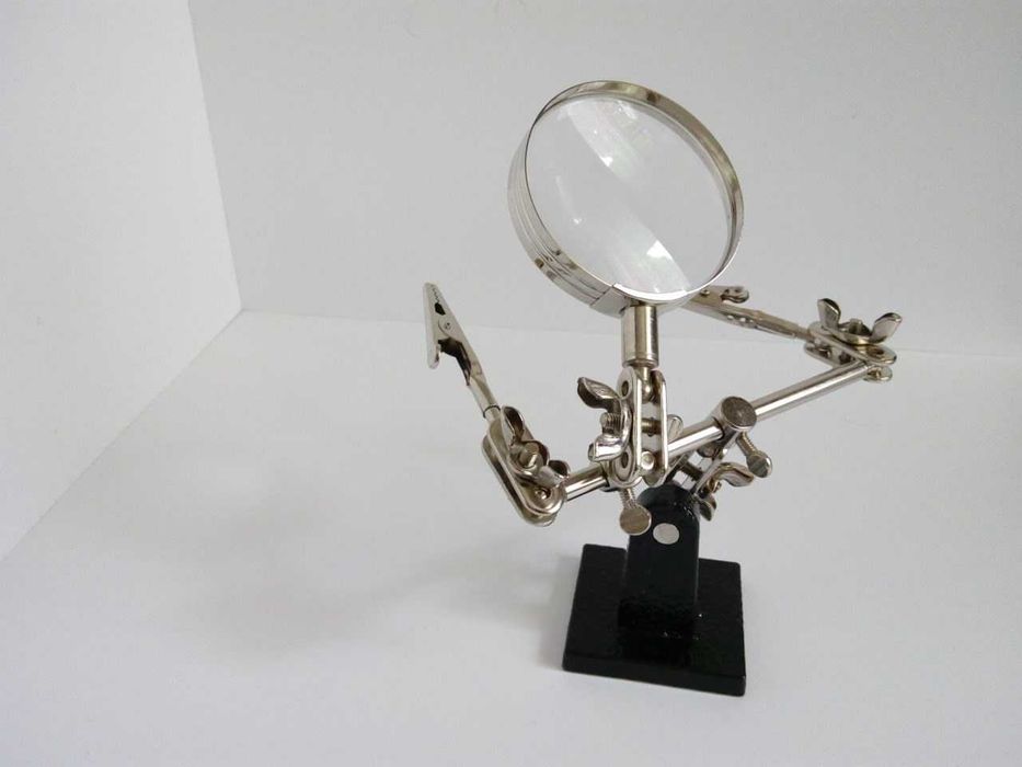 лупа на подставке для мелкого ремонта