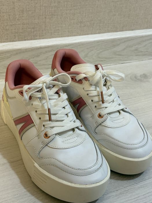 Продам оригинальные кроссовки lacoste.