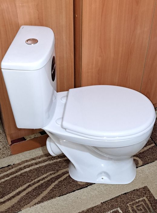 Унитаз в сборе в отличном рабочем состоянии б/у