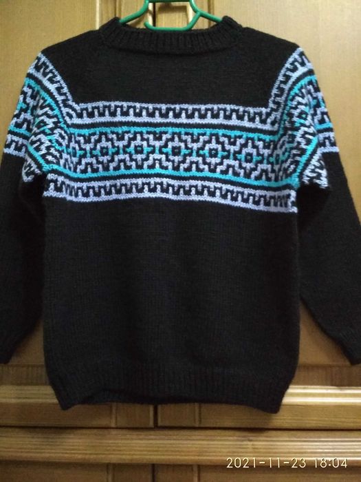 Детский свитер с орнаментом