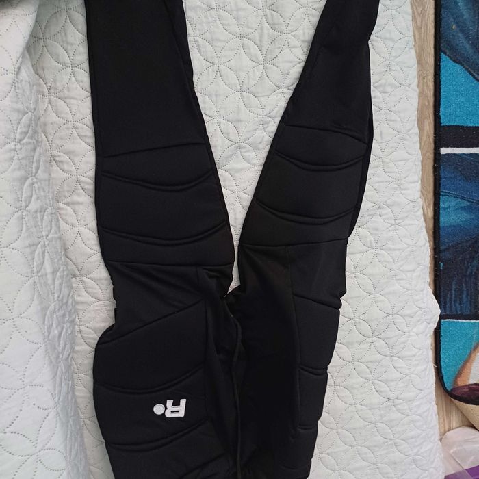 Продавам вратарско долнище