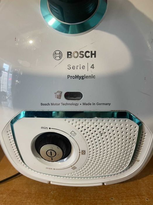 Aspirator cu sac Bosch Seria 4  ProHygienic, 600W, 4 l,Sistem PowerProtect, Control Made in Germany