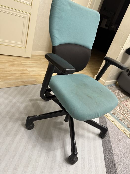 Продам кресло для мастера