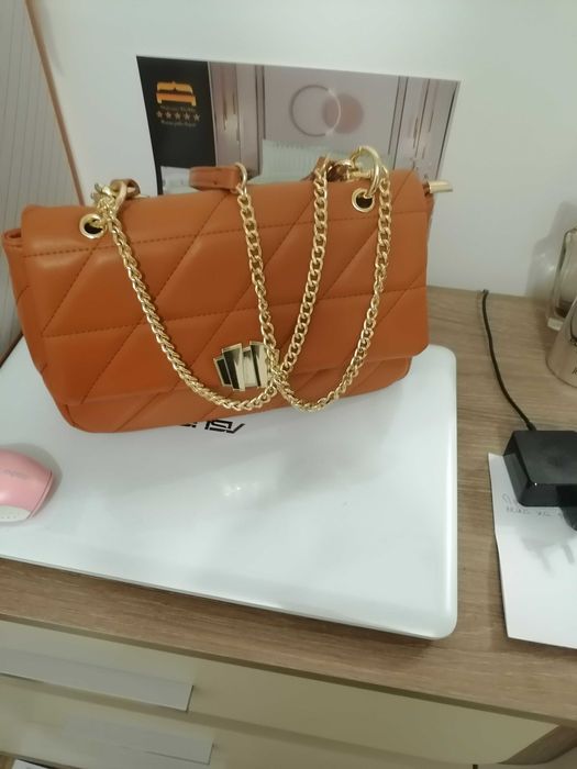 Продавам дамска чанта