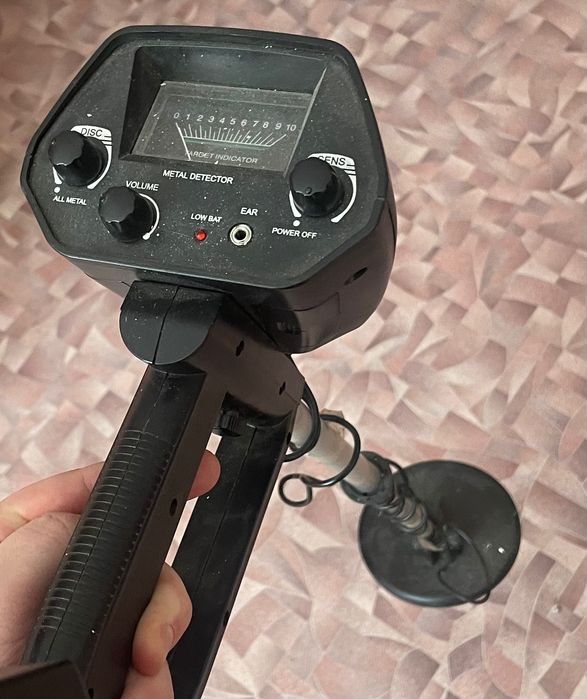 Металлоискатель продам
