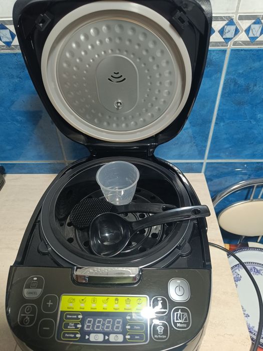 Vând multicooker Tefal