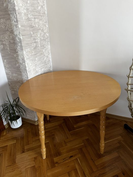 Кръгла трапезна маса