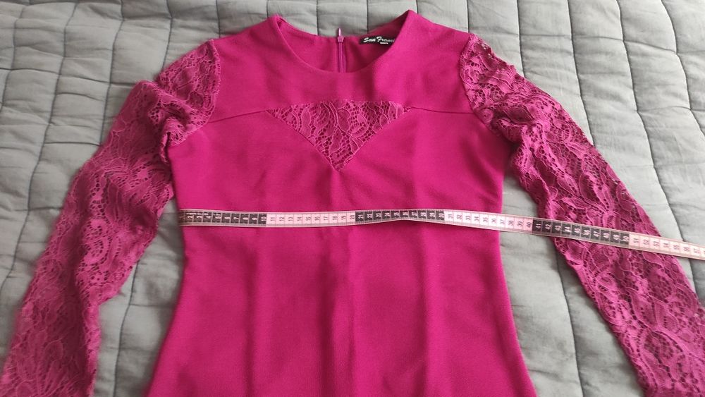 Rochie cu mâneci din dantela