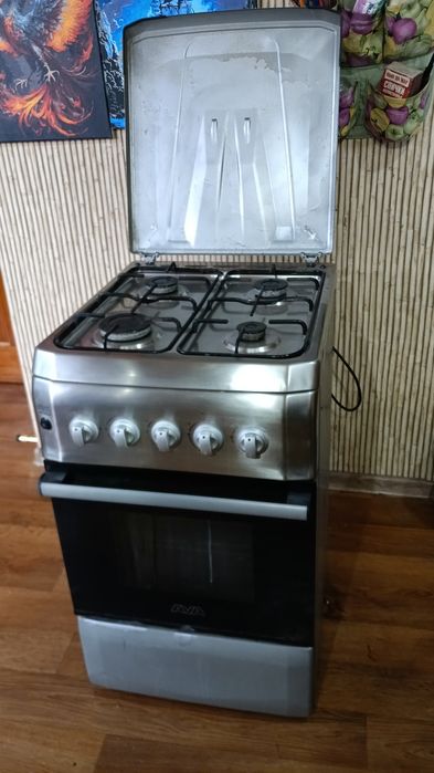 Продам газовую плиту