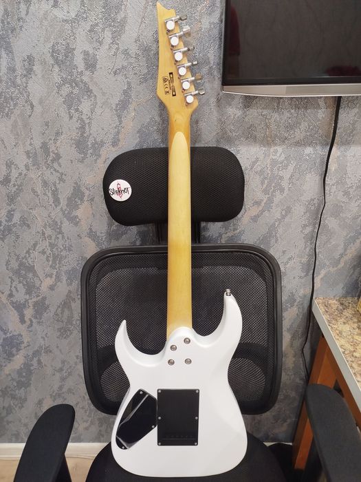 Продам электрогитару гитару