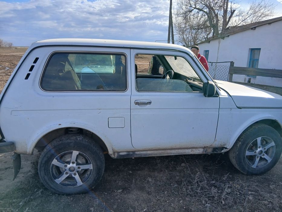 нива 2013  трех дверка