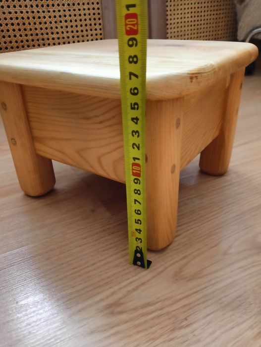 Табурет из дерева