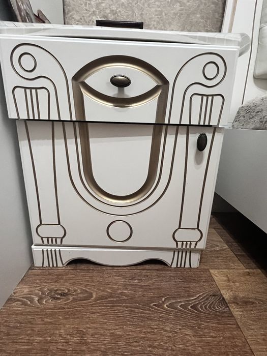 Продам спальный гарнитур