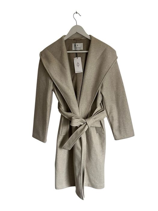 Бежово палто с качулка и колан