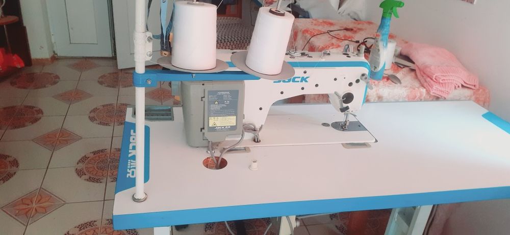 Vand masina de cusut JACK în stare foarte buna