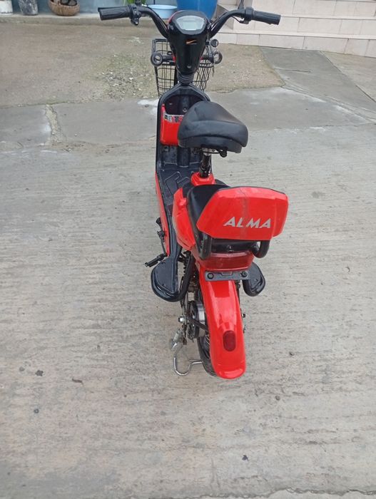 Vând scuter electric moped