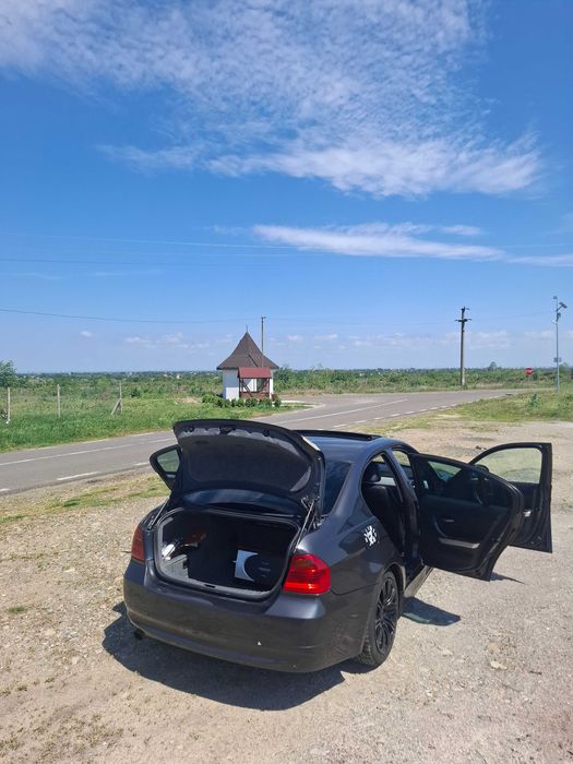 Vând BMW E90 320D