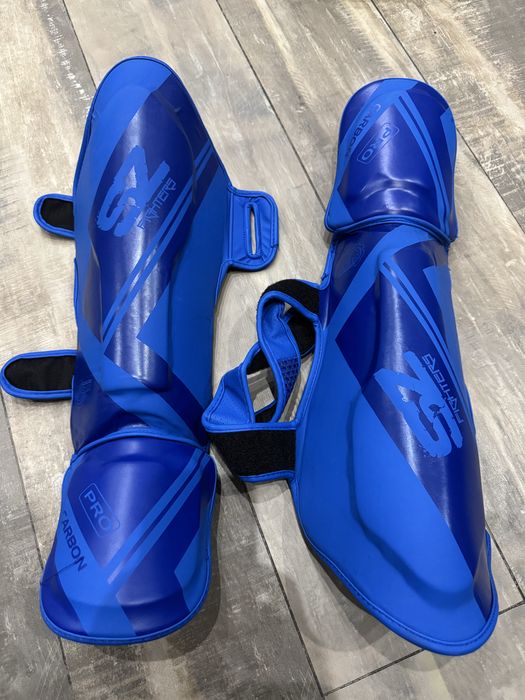 Протектори за крака и каска