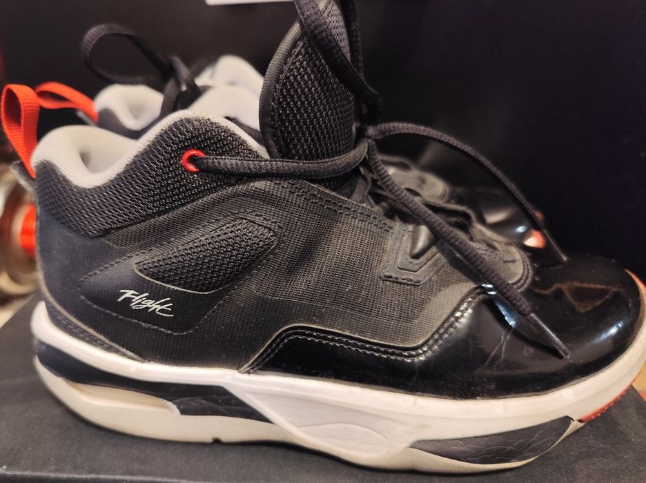 Adidași Jordon măsură 38