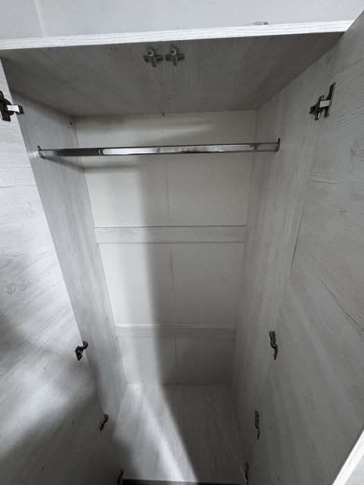 Продам распашной шкаф