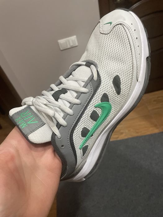 Продам оригинальные кроссовки Nike Air