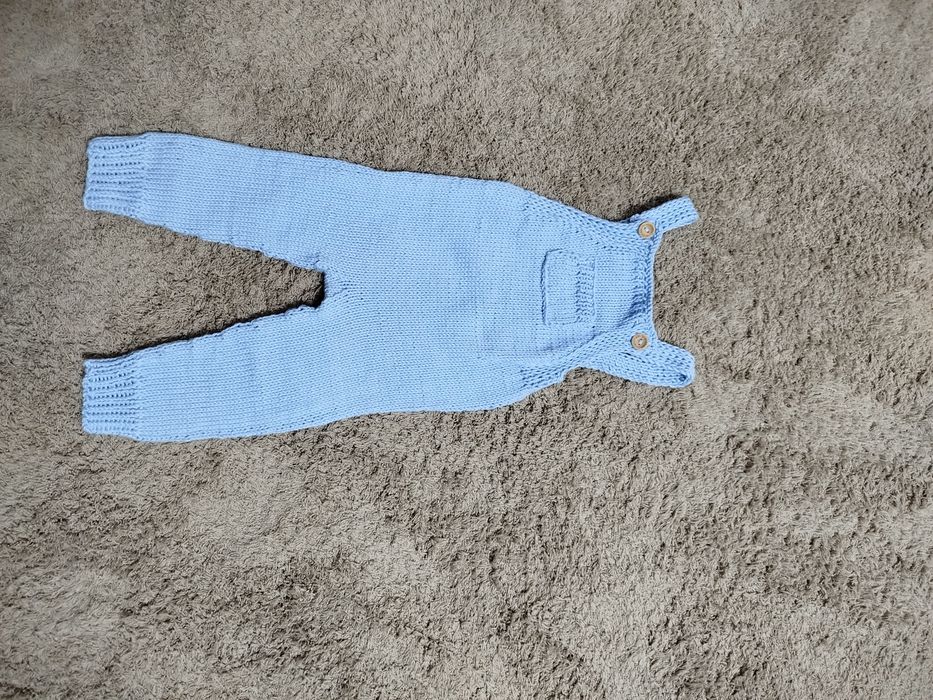 Продам вязаные детские вещи