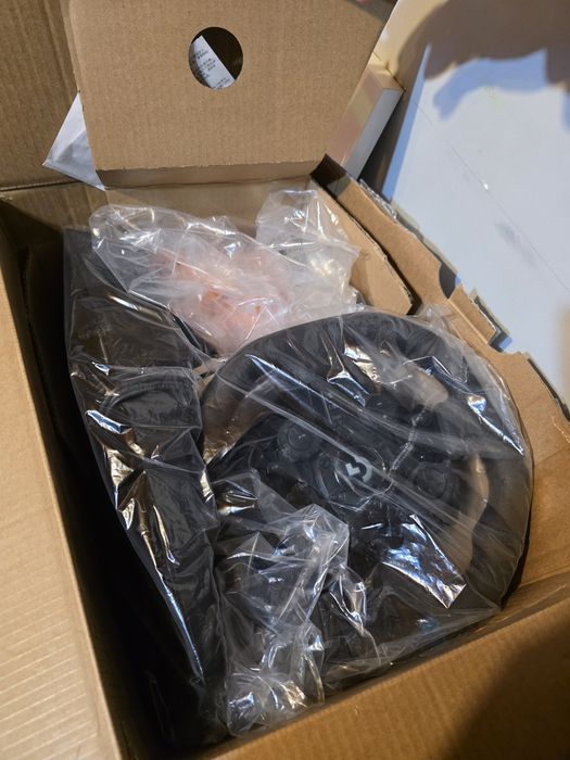 Vand volan Logitech nou + schimbator