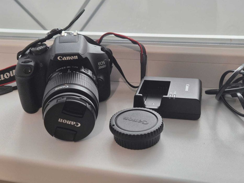 Фотоаппарат Canon EOS 2000D + карта Transcend 128 GB