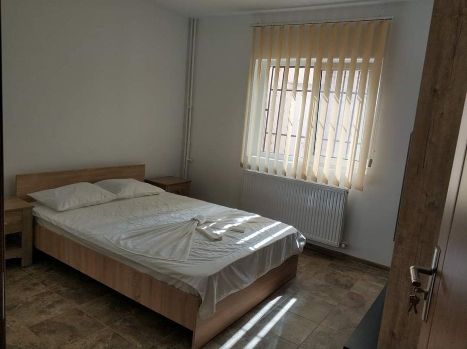 Se vinde apartament 2 camere decomandat, zona Peco