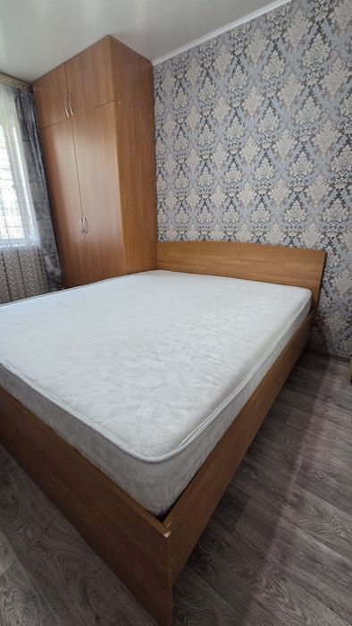 Кровать двухспальная с матрасом