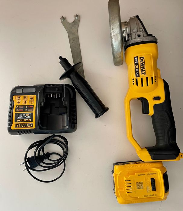 Dewalt DCG412 polizor unghiular cu acumulator 5Ah fabricație 2025