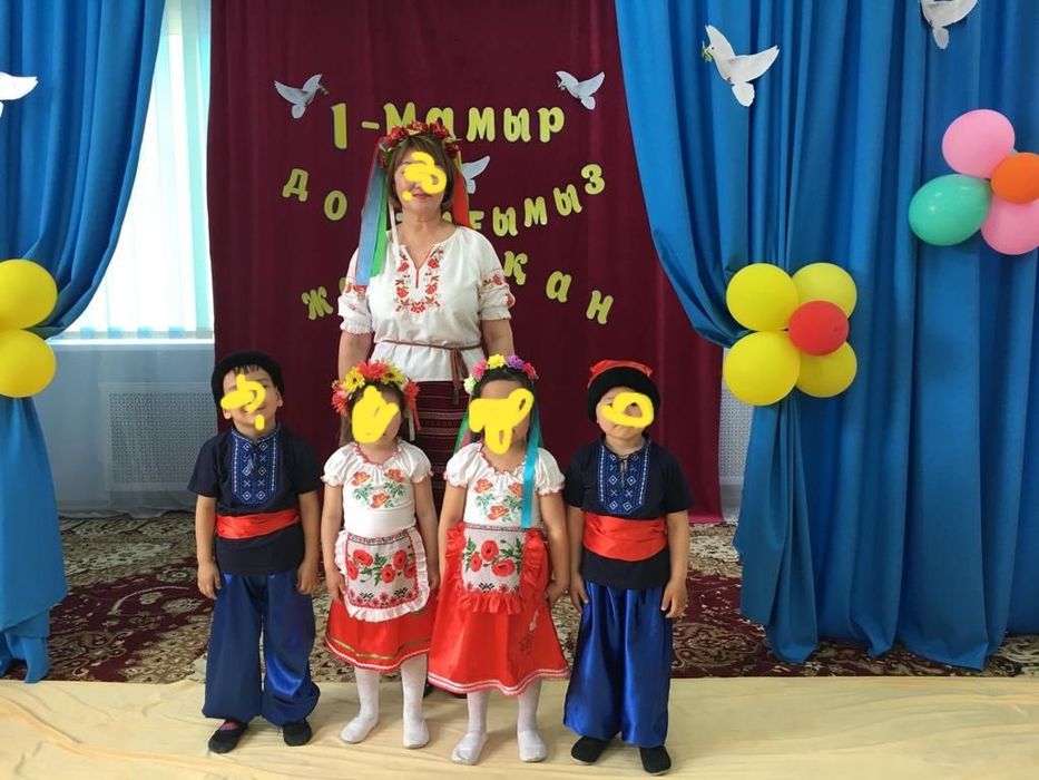 Костюмы национальные для мальчиков и девочек сдам