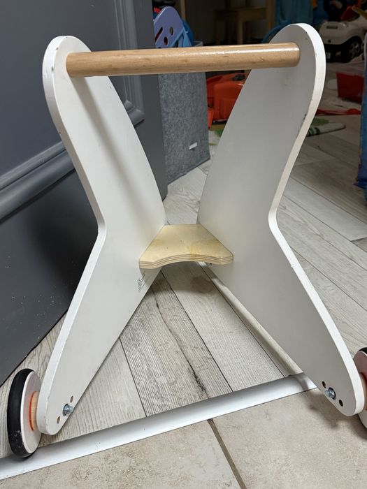 Детски дървен уокър на Hape