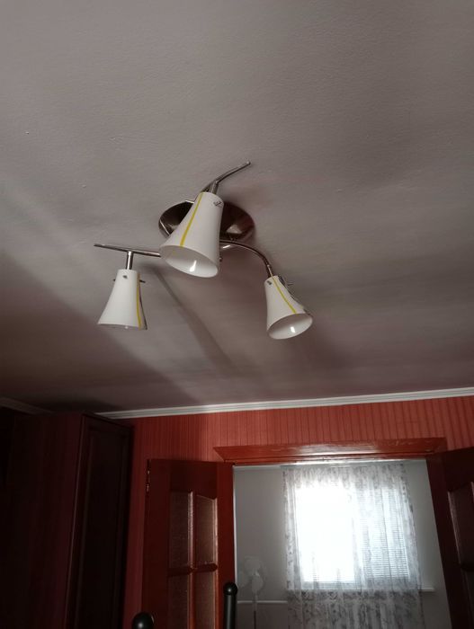 Люстра с тремя плафонами