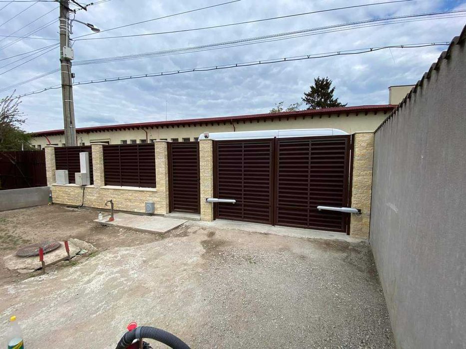 Garduri si porti din panouri stil jaluzele si alte modele disponibile