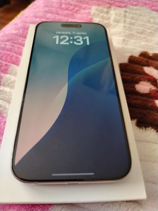 IPhone 15 pro cu baterie 98%