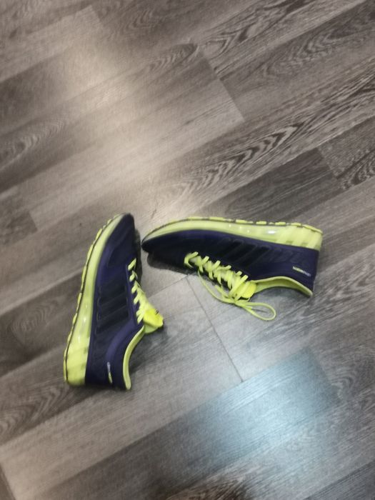 Кроссовки адидас