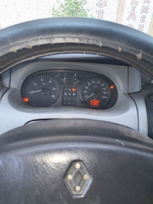 Vând Renault Trafic