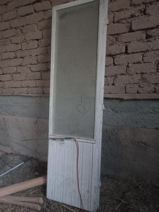 Ромка ва эшиклар сотилади.