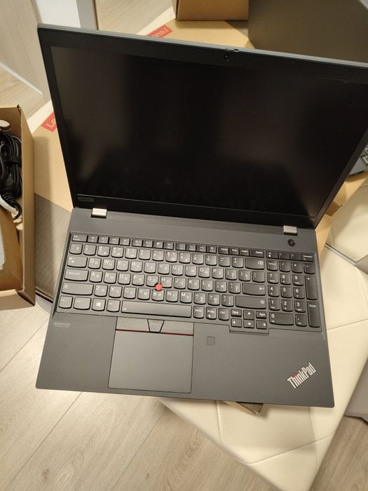 Ca NOU! Thinkpad T15, 15.6", i7 10510u/16 sau 32Gb//512Ssd 4G