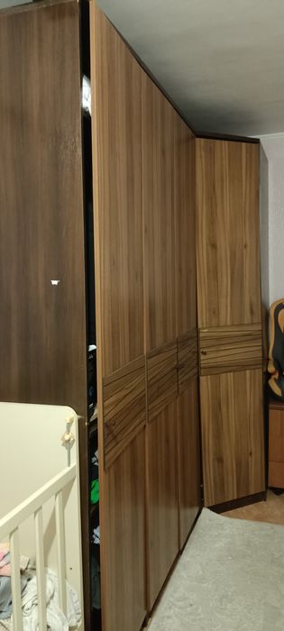 Продам 3 шкафа,  2 тумбочки
