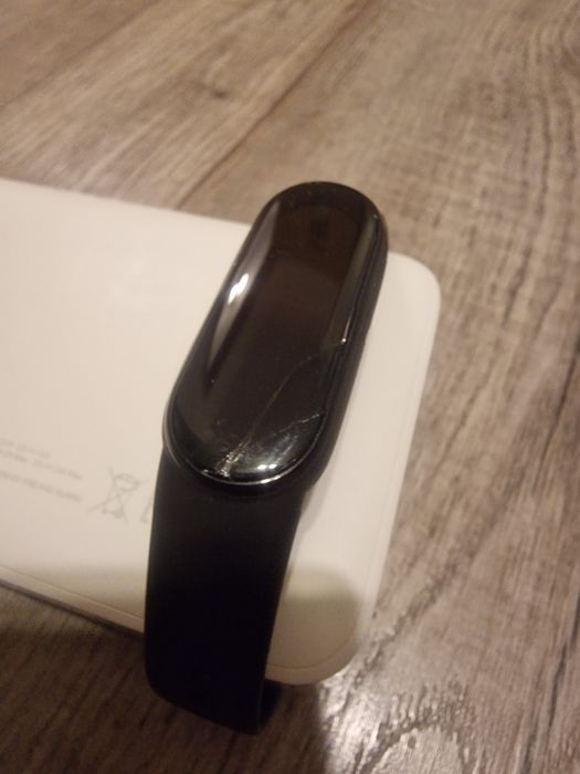 Смарт гривна Xiaomi Mi Band 6 - счупен дисплей