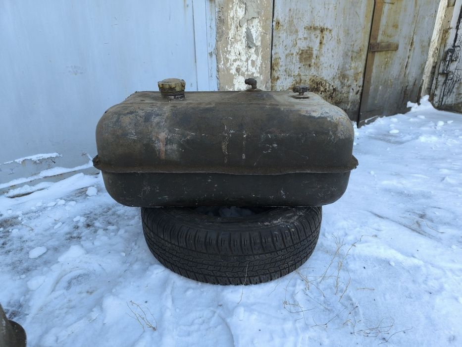 Продам бензобак за 5000