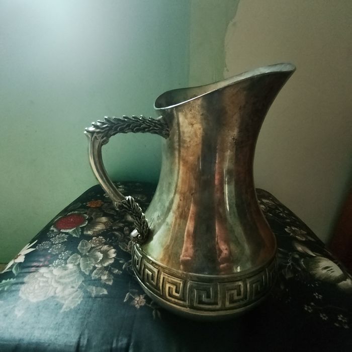 Стара метална тежко посребрена кана