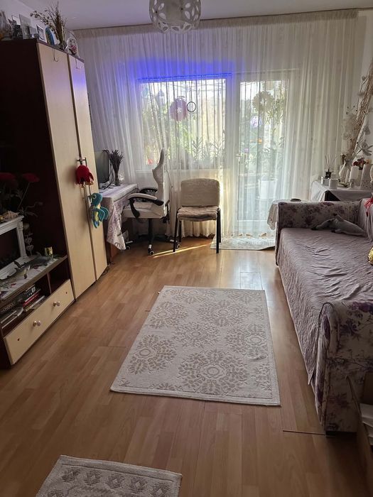 Persoana fizica VAND un apartament de 2 camere in Zona Mazepa 1, Bloc Alun, etaj 2, Galati. Exclus agentiile. Tel 0745343535