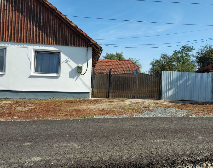 Casa de vânzare si gradina sat Breazova jud Timiș