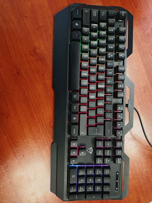 Продавам клавиатура Trust GXT 856 Torac US (23577)