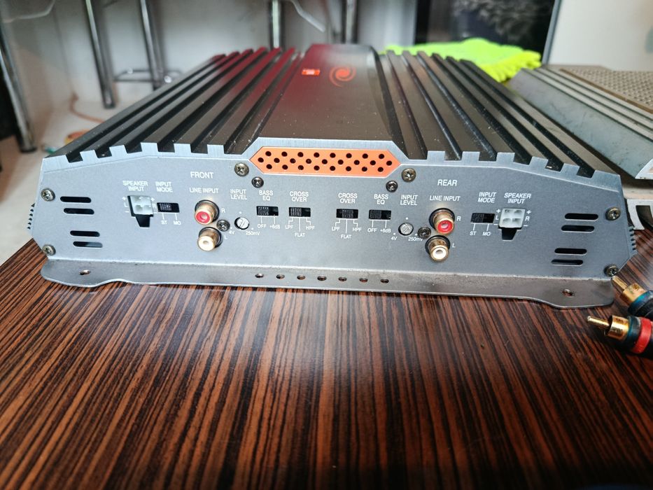 Vând sau schimb 2 amplificatoare auto cablaje  tub bass